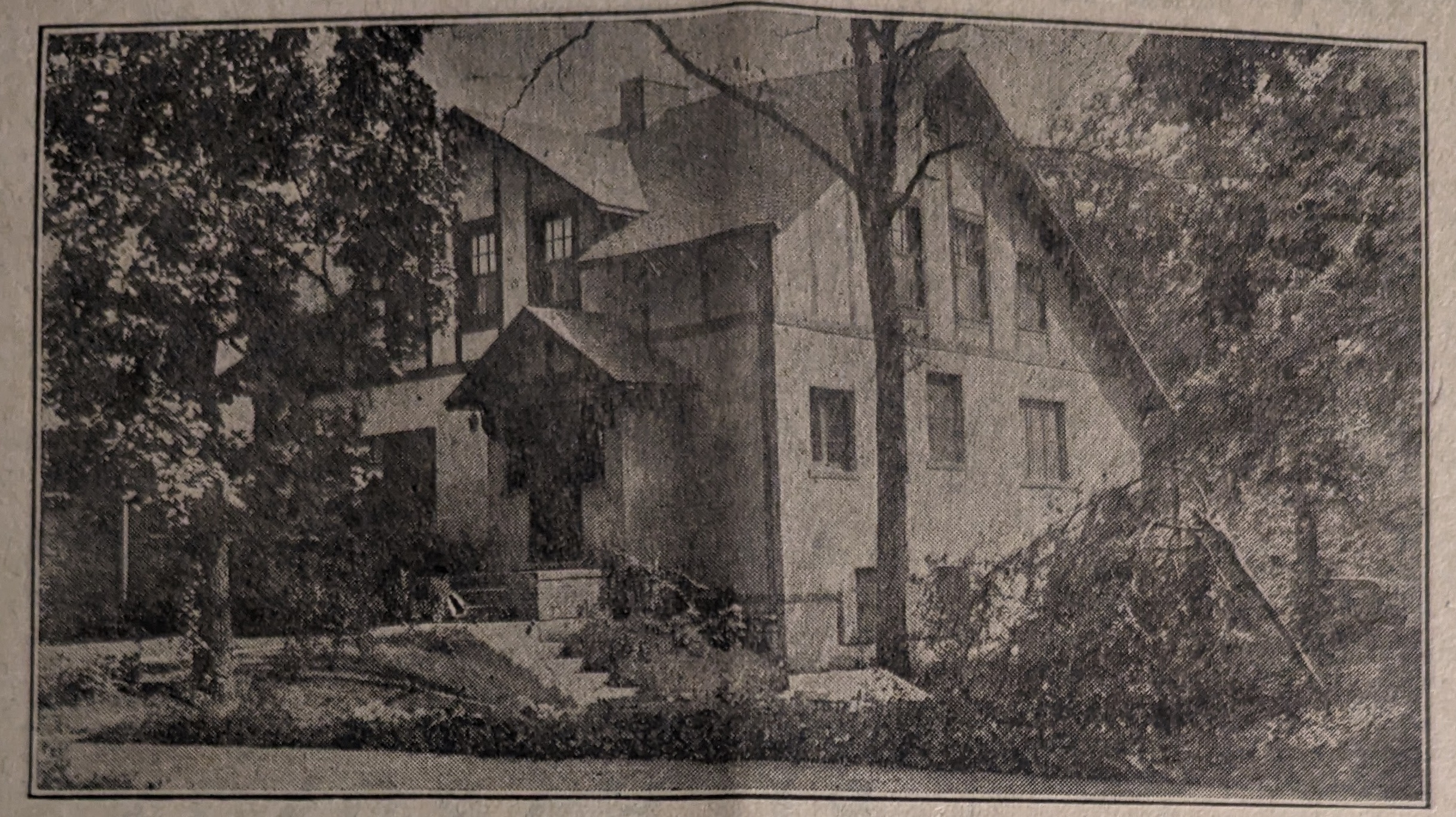 House: 1951 W 102nd St, Chicago, IL